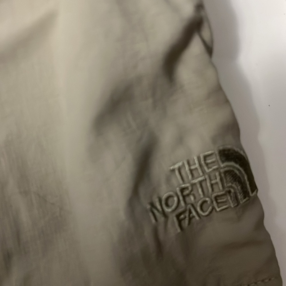 The North Face- lightweight tan shorts with large pockets - Picture 6 of 7